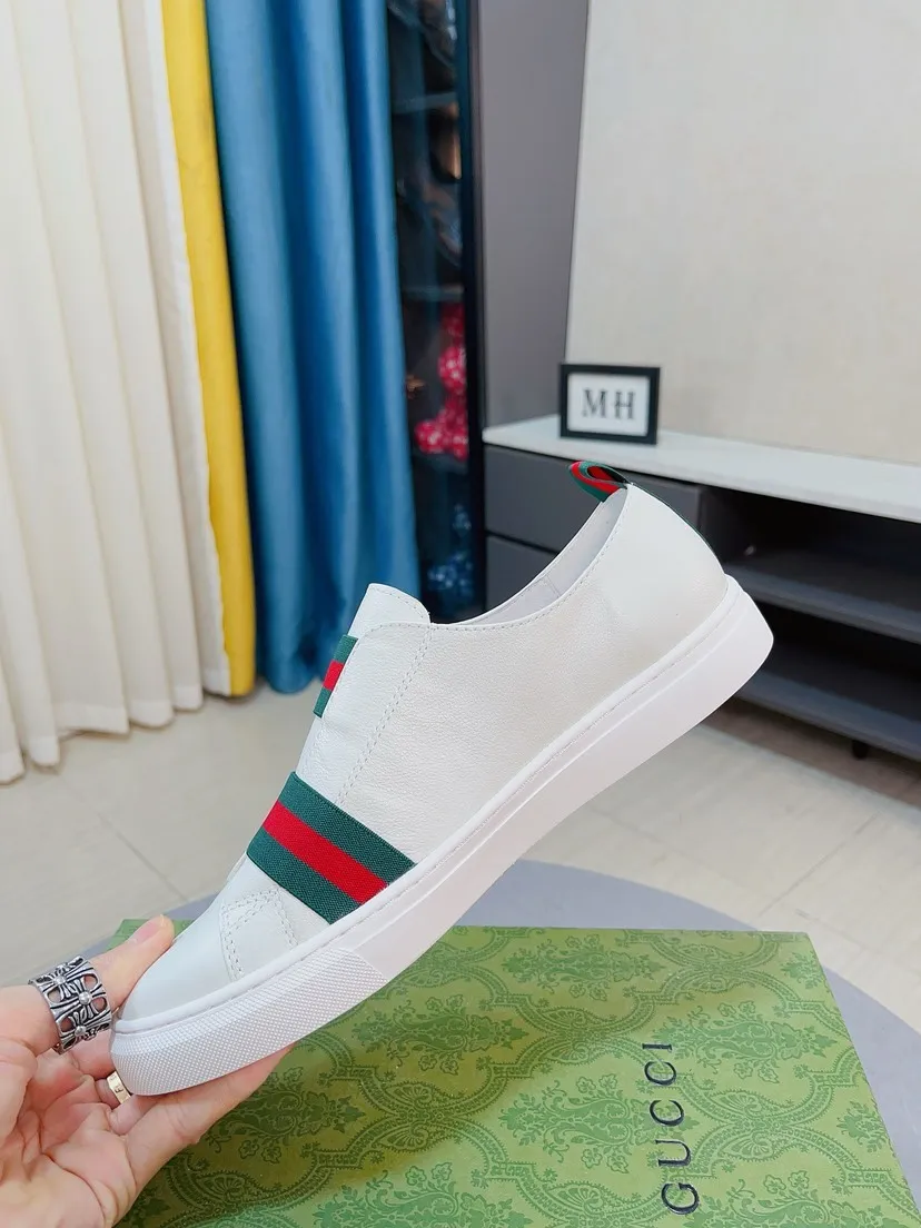 Men's shoes 💰440🌹🌹GUCCI [Gucci] New high-end brand of men's shoes, the latest fashionable casual men's shoes, trendy and versatile style, relaxed and sporty style, uppers imported from Italy, first-layer cowhide, genuine leather lining and ultra-fine workmanship. Original personalized fashionable rubber wear-resistant outsole, light and comfortable on the foot, size 38-44